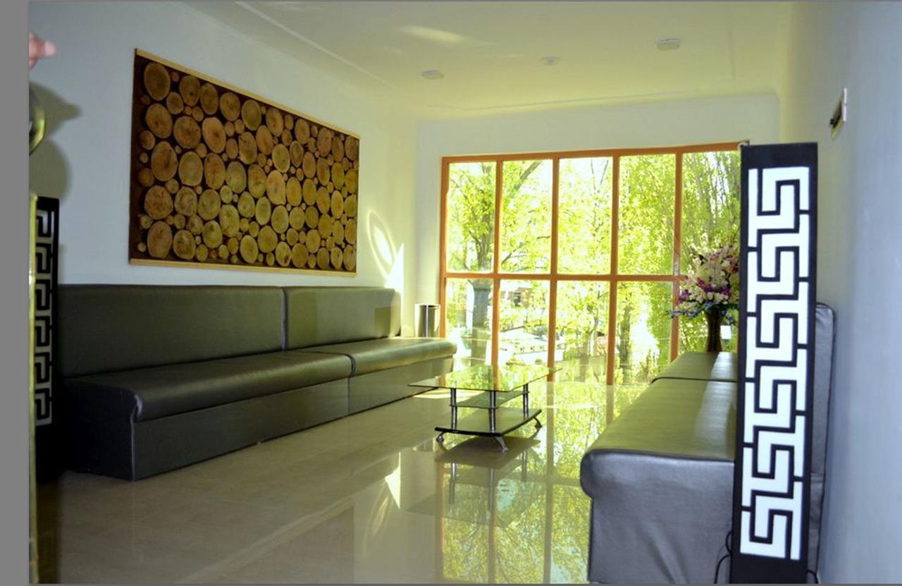 Hotel Green Leaf ศรีนาการ์ ภายนอก รูปภาพ