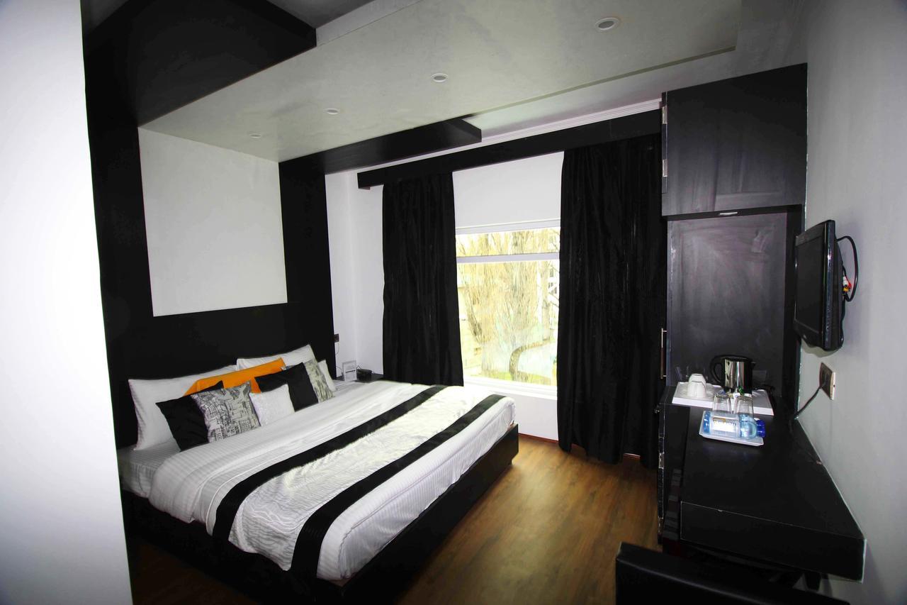 Hotel Green Leaf ศรีนาการ์ ภายนอก รูปภาพ